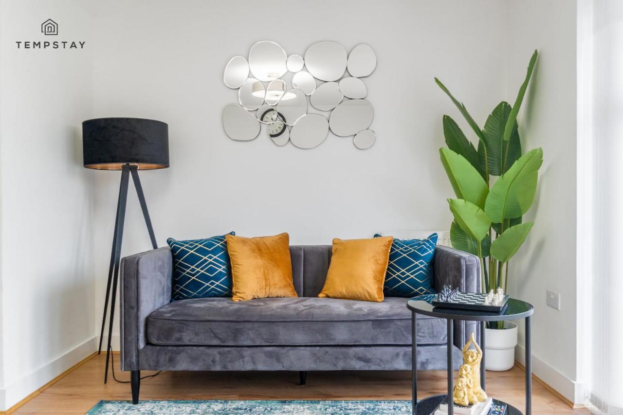 Stylish 4 Bed Family Home At Madejski, Reading University ภายนอก รูปภาพ