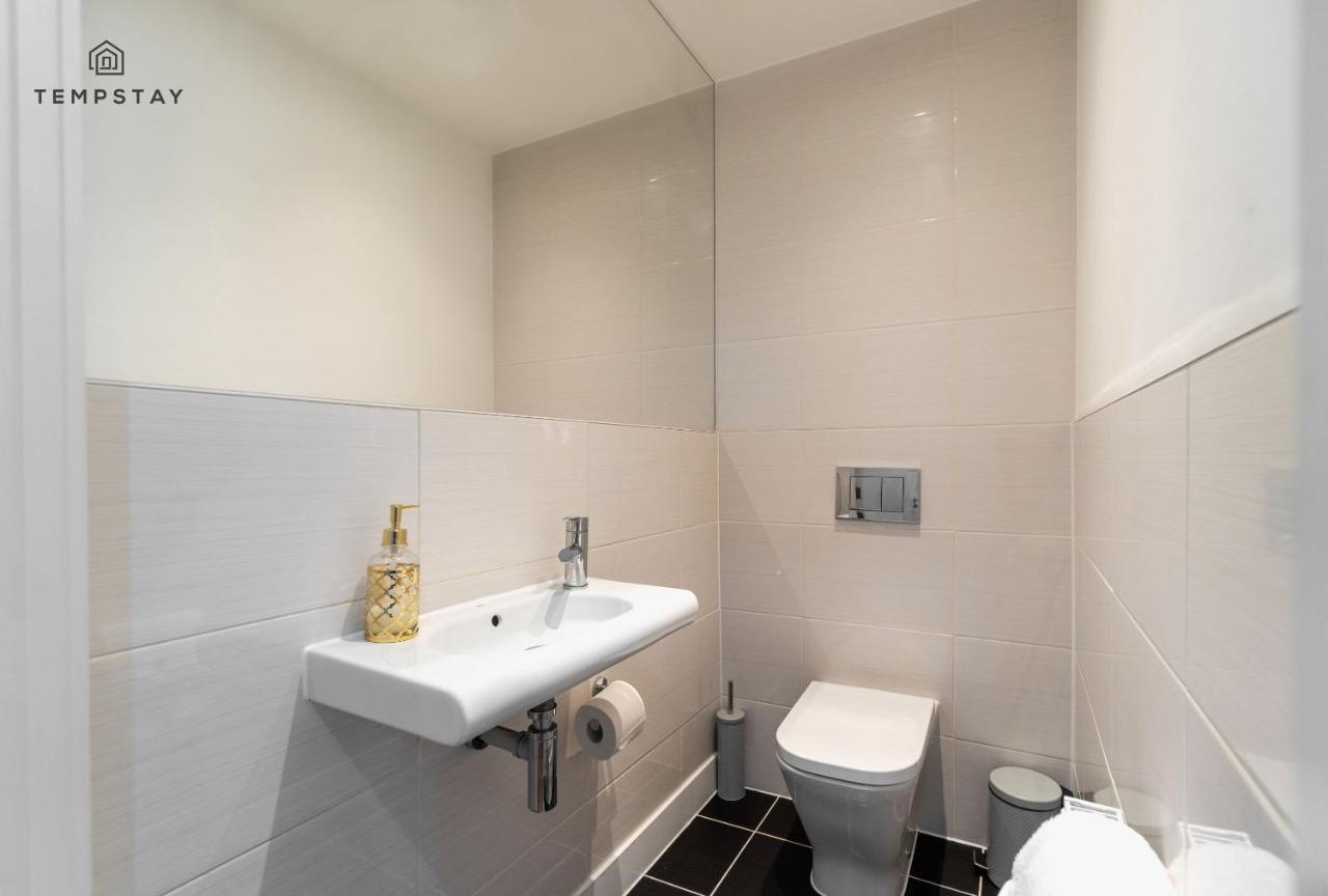 Stylish 4 Bed Family Home At Madejski, Reading University ภายนอก รูปภาพ