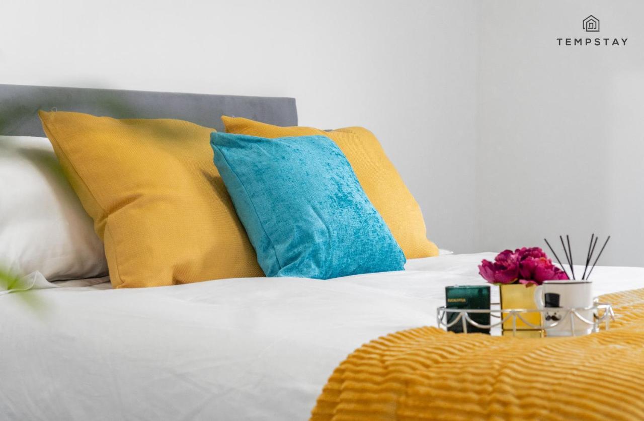 Stylish 4 Bed Family Home At Madejski, Reading University ภายนอก รูปภาพ